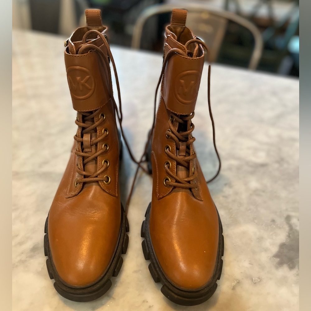 NBW NEW Women’s MICHAEL Michael Kors Combat boots Size 8